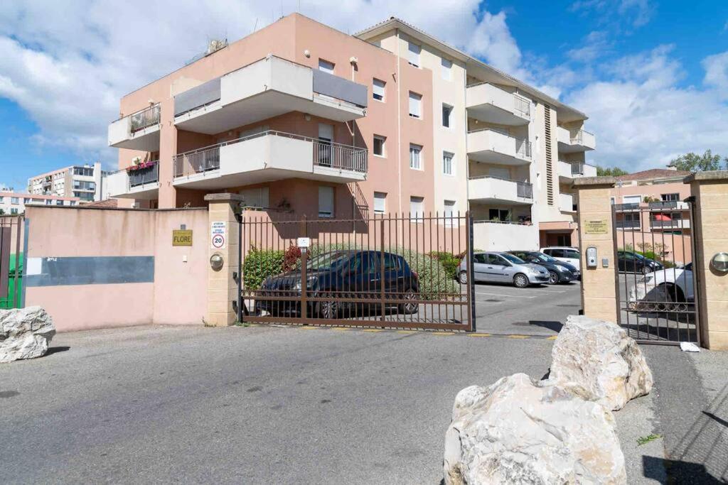 Appartement Avignon Garage-Spacieuse Terrasse ภายนอก รูปภาพ
